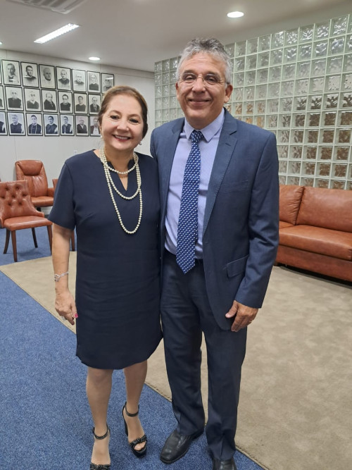 #Mérito - Um click da Ministra do TST Liana Chaib, na entrega do Colar do Mérito Judiciário no TJ/PI., com o advogado Nelson Nery Costa. Chics!!! - (Magal Santos)