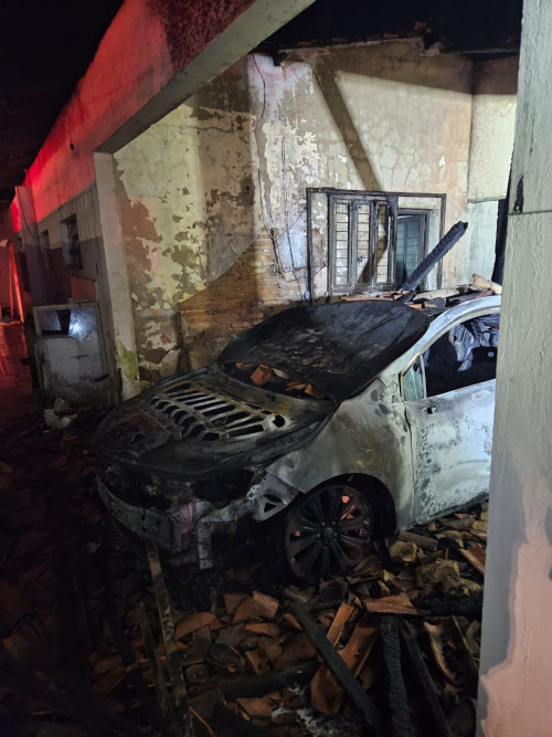 Incêndio atingiu residência no bairro Pirajá - (Reprodução/Whatsapp)