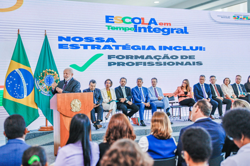 "Os estudantes piauienses sempre se destacam", diz Lula em lançamento do Programa Escola em Tempo Integral