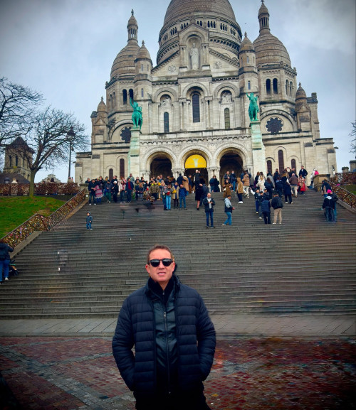 #PARIS - "Cheguei sem muitas expectativas mas foi surpreendente, cada dia me senti mais em casa! MERÇI PARIS!!! Até qualquer hora dessas…" Savio de Marias está em Paris/France. Chics!!! - (Arquivo Pessoal)