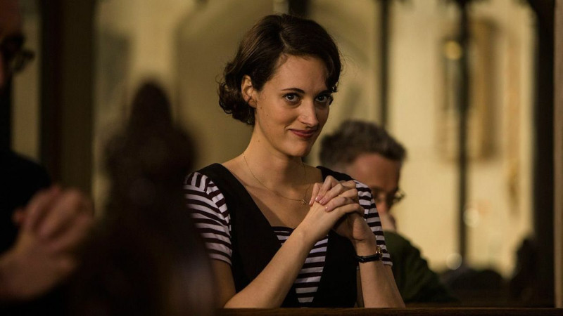 Na série Fleabag, a protagonista (de mesmo nome da série), constantemente quebra a quarta parede para falar com o espectador. - (Reprodução)