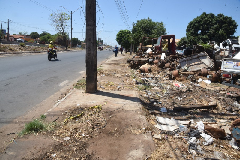 Sucatas são removidas após acidente na BR-316 - (Assis Fernandes / O DIA)