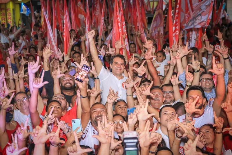 Evandro Leitão,  do PT, derrota André Fernandes, do PL, e vence as eleições em Fortaleza