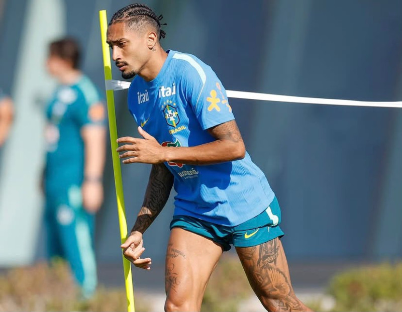 Raphinha sente lesão na coxa e vira dúvida para próximo jogo do Brasil na Copa