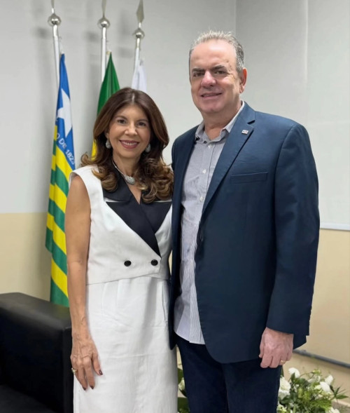#Posse - Solenidade para a Dra. Ana Patrícia Salha, que tomou posse como Corregedora da Defensoria Pública do Estado do Piauí. Um click com o esposo o empresário Philippe Salha. O evento reuniu nomes importantes do meio jurídico e institucional do Estado. Chics!!! - (Arquivo Pessoal)