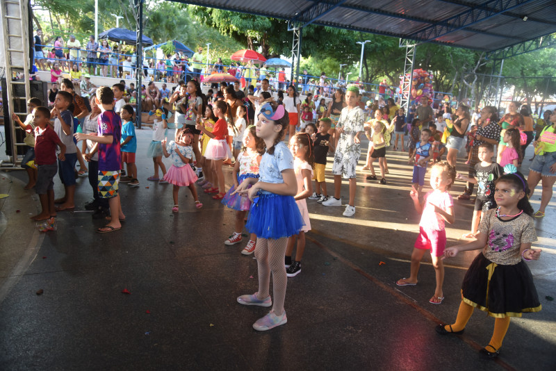 Bloco Piauí Samba faz alegria das crianças no bairro Monte Castelo - (Assis Fernandes/ODIA)