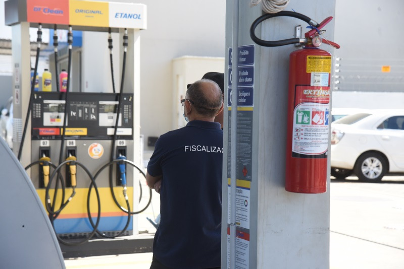 Fiscalização em postos de combustíveis - (Assis Fernandes/ODIA)