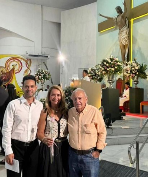 #Family - Um click de Thiago Monteiro comemorando sua formatura em solenidades que acontecem durante toda essa semana. Com os pais Claudete Monteiro & Francisco Monteiro em Missa em Ação de Graças . Chics!!! - (Arquivo Pessoal)