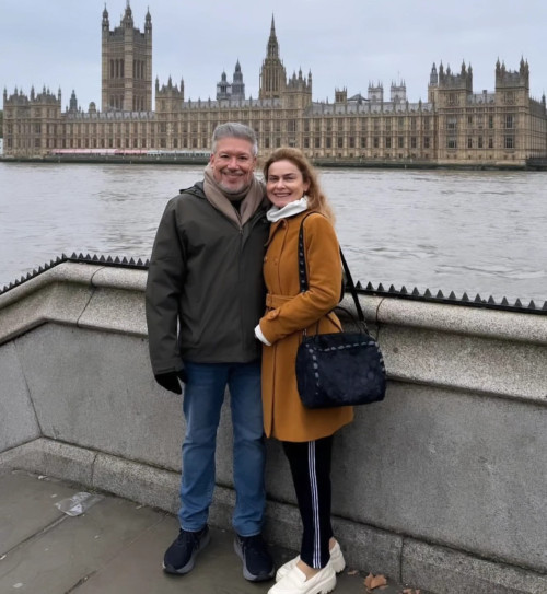 Parabéns para a querida @catarinanma!!! Comemora a data com o seu marido, o advogado @mariorobertoadv.  Chics!!! - (Luciêne Sampaio)