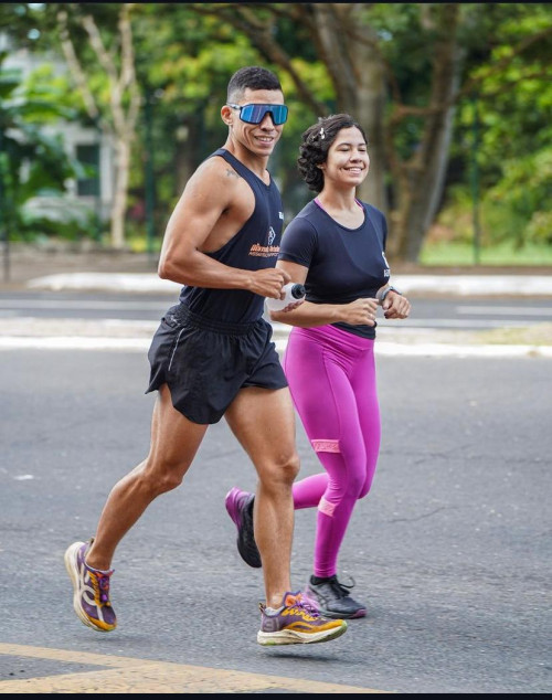 Juliana sempre acompanhou o pai,s, em sua rotina e, hoje, os dois treinam juntos - (Arquivo pessoal)