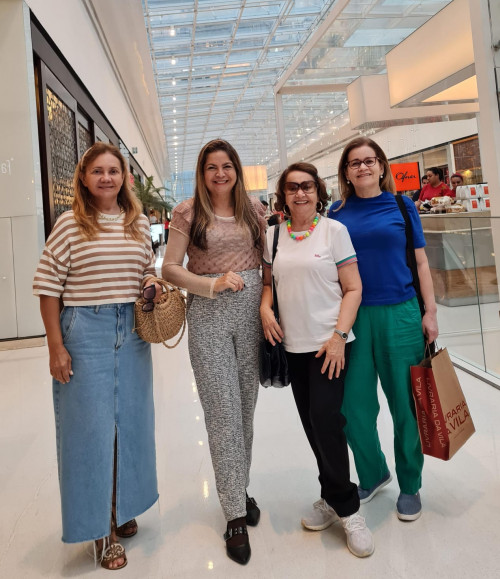 #SãoPaulo - Um click com as queridas Claudete Monteiro, Josélia Dantas e Socorro Dantas em encontro animado no Shopping Jk Iguatemi em Sampa. Chics! - (Luciêne Sampaio)