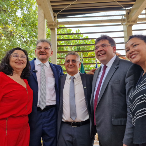  #Inauguração - "A nova sede da Companhia Ferroviária e de Logística do Piauí  (CFLP), na Estação Ferroviária de Teresina, no Centro da capital. Durante o evento, foram assinados contratos que garantem a construção de três novas estações de passageiros, além da modernização das cinco estações já existentes e da aquisição de três novos trens, que substituirão os antigos." Evandro Alberto. Chics!!! - (Arquivo Pessoal)