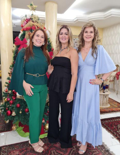 #Migas - Um click das queridas Tânia Miranda, Ana Paula e Gisela Ximenes em #tbt de reunião de Natal. Chics!!! - (Arquivo Pessoal)