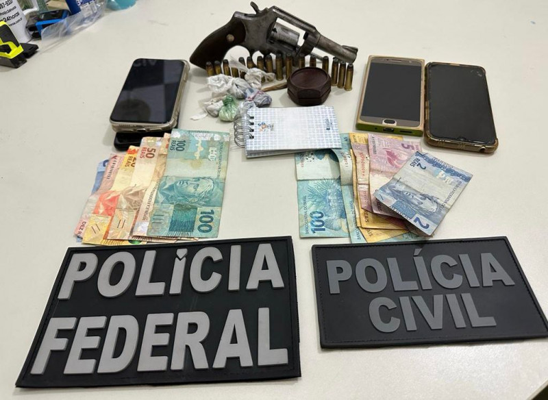 Após realizar tráfico de drogas pelos Correios, homem é preso com drogas, arma e celulares no Piauí
