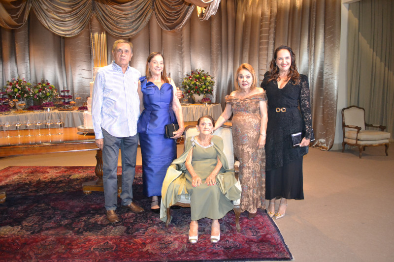 Festa dos 100 anos de dona Maria Borges - (Mauro Veras)