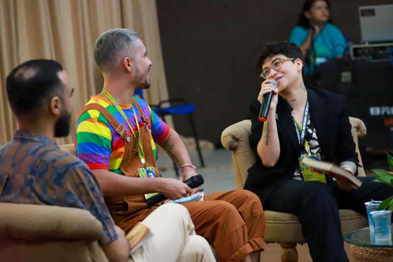 No Salipi, Elayne Baeta participou de mesa sobre literatura nordestina e LGBT ao lado do escritor Pedro - (Jonathan Dourado)