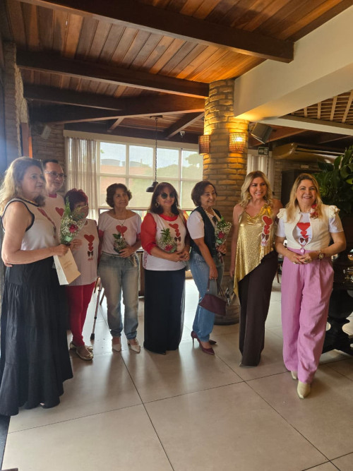 #AlmoçodasMães - Click com as queridas Rita Anjos, e o querido Sandro Abrantes, Naty Silveira, Amélia Tereza, Zuíta Vasconcelos, Nailza Meneses e Séfora Ferreira no nosso Almoço das Mães. Chics!!! - (Luciene Sampaio)