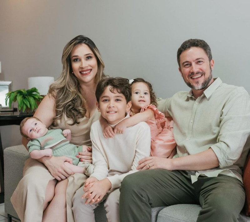 #Family - Um click dos queridos Aurélio Lobão & Larissa Marinho em um ensaio em família com os filhos Davi, Pedro e Júlia. Chics!!! - (📸 Kaynne Fotografia )Chics!!!)