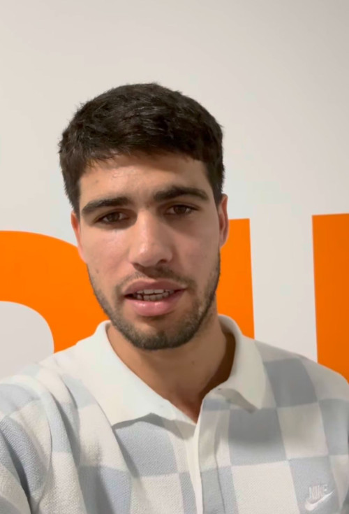 Alcaraz confirma lesão muscular e desiste do Masters de Madri 2025
