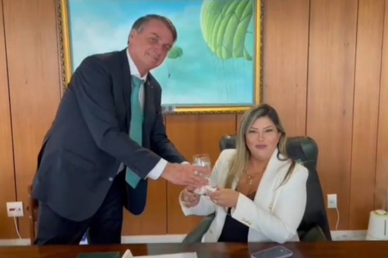 Samantha Cavalca com o ex-presidente Bolsonaro - (Reprodução Instagram)