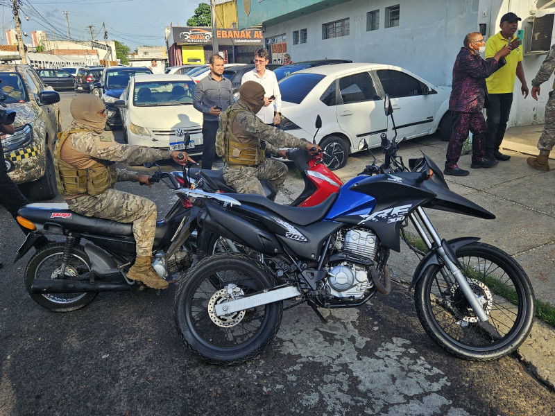 Polícia prende suspeitos de adulterar motos roubadas em oficina clandestina - (Jailson Soares/O Dia)