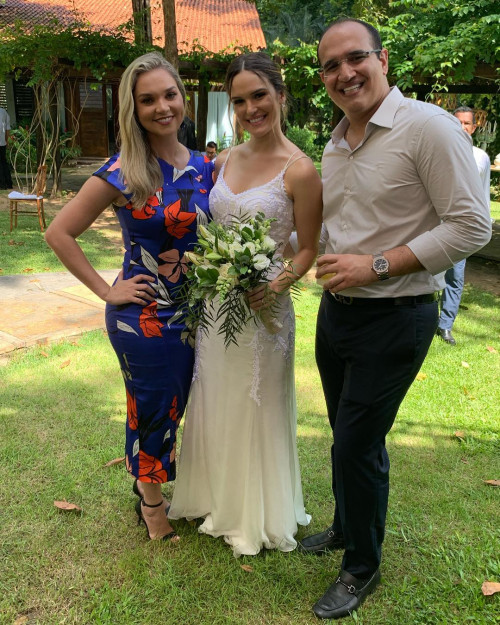 Parabéns para o aniversariante de hoje (28); Carlos Tajra!!! Na foto com a esposa Rafa Rafaella, e Yanca Fontenele. Chics!!! - (Divulgação)