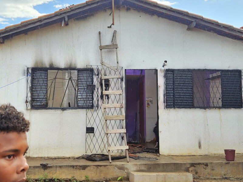 Jovem com deficiência morre carbonizado em incêndio no bairro Torquato Neto