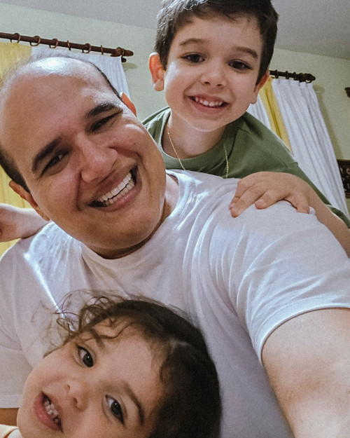 #Pai&Filhos - Um click do Dr. Carlos Tajra com os filhos Guilherme e Isabella. Chics!!! - (Divulgação)
