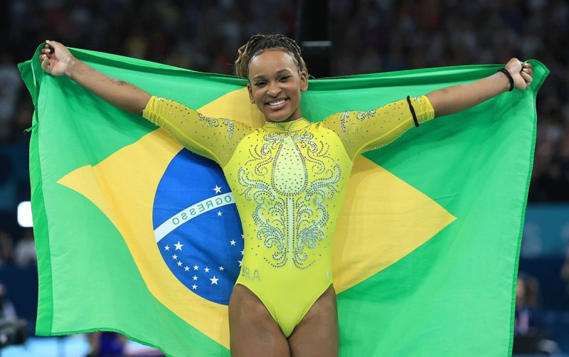 Jogos de Paris: Rebeca Andrade conquista prata no individual geral da ginástica artística