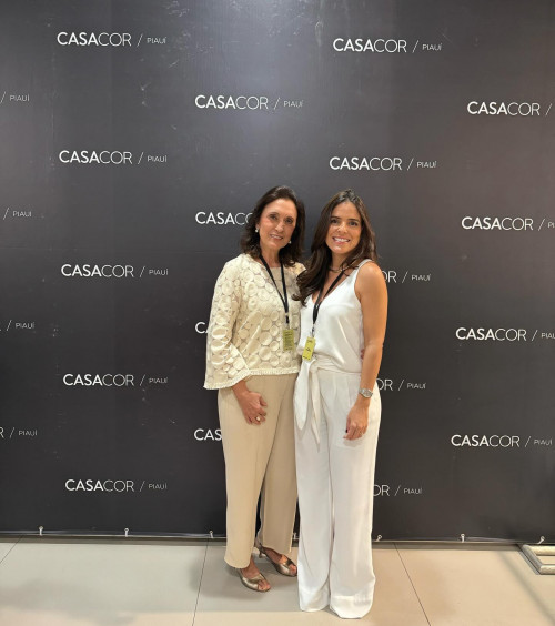 #CasaCor - Um click das queridas Jacinta Lira e Aline Brandão Lira em tarde de reunião operacional da Casa Cor Piauí. Chics!!! - (Luciêne Sampaio)