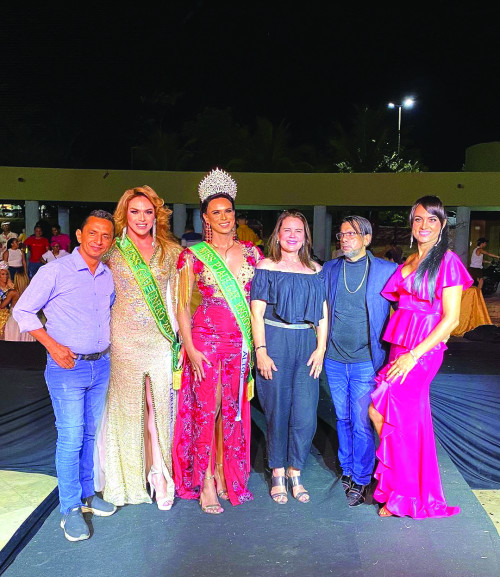 François Pierote (secretário de cultura e turismo de União), Russa Campos (Miss Gay União 2024), Isabelly Senna (Miss Piauí Gay Regional 2024), Dra. Maria Clara Medeiros (Primeira dama de União e Madrinha do Evento), Claudiomar Alves e Silvia Della Costa (coordenadores do evento)em registro especial para Coluna. - (Daniel Cardoso)