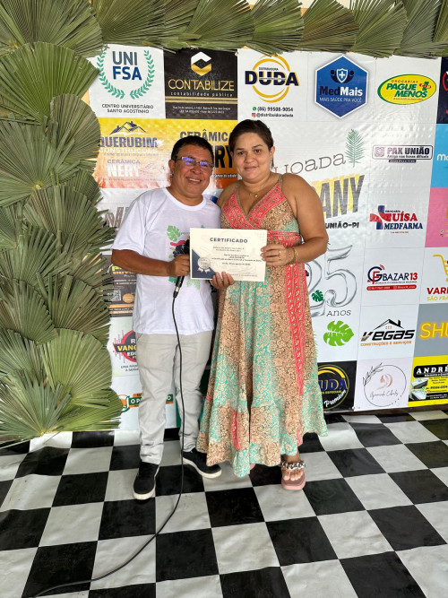  Empresária Diene Lima (Loja Favorita) recebendo certificado de patrocinador. - (Daniel Cardoso)