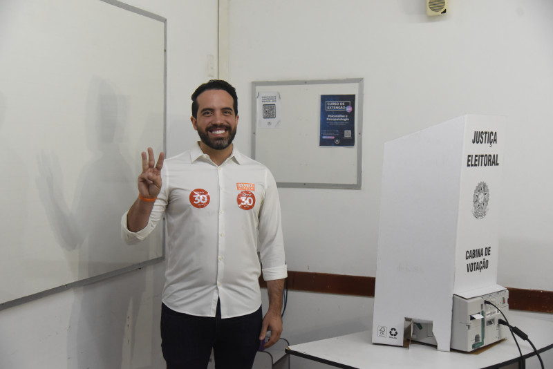 “Sentimento de dever cumprido”, diz Tonny Kerley ao votar na zona Sul de Teresina - (Assis Fernandes/ODIA)