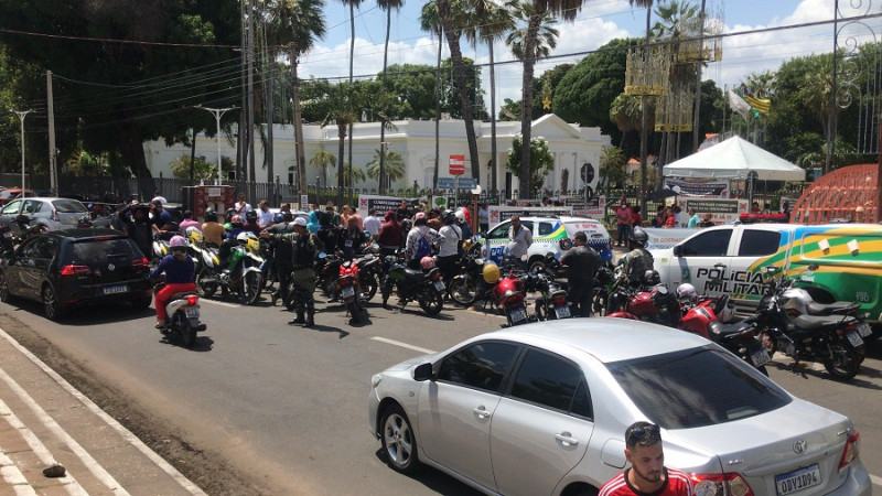 Trabalhadores por aplicativos fazem protesto em Teresina após morte de motorista