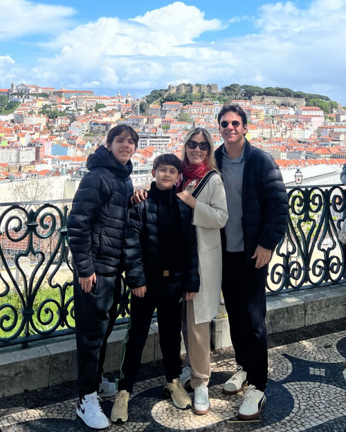 #Family - Um click dos queridos Denise Eulálio & Fernando Arruda com os filhos João Victor e Fernandinho, estão curtindo uma temporada por Portugal. Chics!!! - (Arquivo Pessoal)