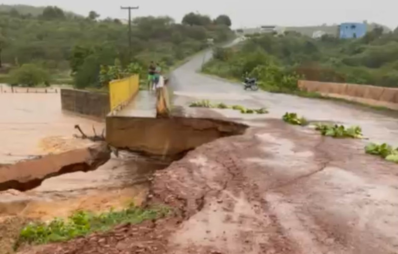 V: Com risco de desabamento, prefeitura interdita ponte no interior do Piauí