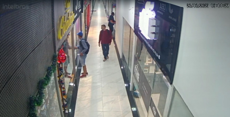 VÍDEO: dupla invade loja em shopping no Dirceu e rouba celulares; prejuízo de R$ 70 mil