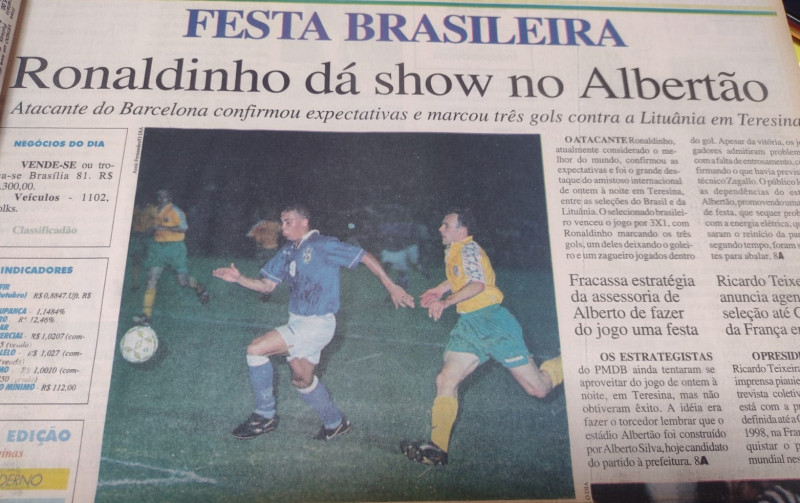 Manchete do Jornal O Dia de 17 de outubro de 1996 destacava Ronaldo Fenômeno no Albertão. - (Arquivo / O DIA)
