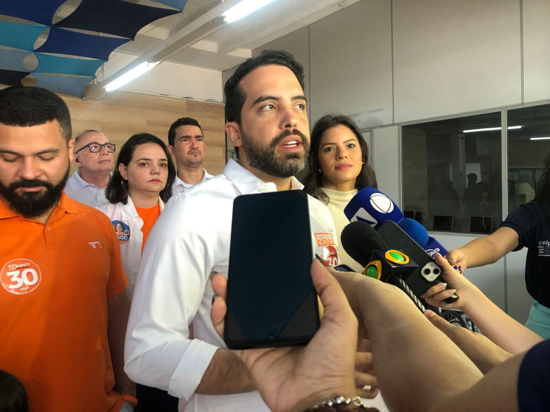 “Sentimento de dever cumprido”, diz Tonny Kerley ao votar na zona Sul de Teresina - (Iris Sales/O Dia)