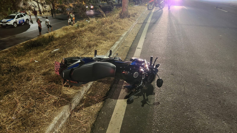 Motociclista morre após perder o controle e colidir em árvore na BR-316