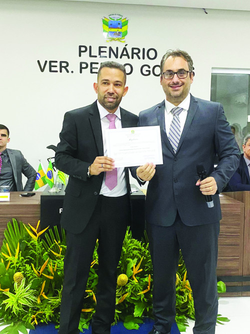 Administrador e conselheiro do CRA-Pi, Leonardo Fialho foi diplamado vereador de União. Na foto ladeado pelo juiz Dr. José Eduardo Couto. - (Divulgação)