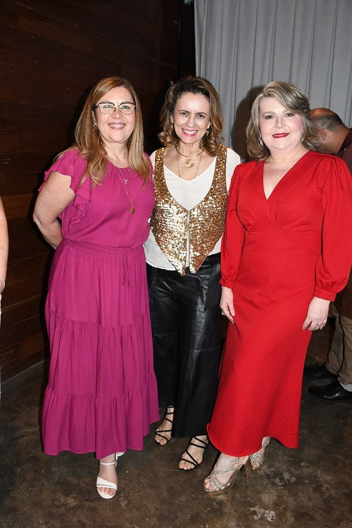 #Confra - Um click das queridas Cláudia Claudino, Lenita Medeiros e Liana Portela em Confraternização badalada. Chics!!! - (Magal Santos)