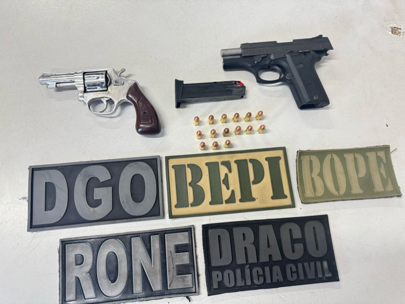 Armas apreendidas em poder dos suspeitos de terem matado sargento da PM - (Divulgação/PMPI)