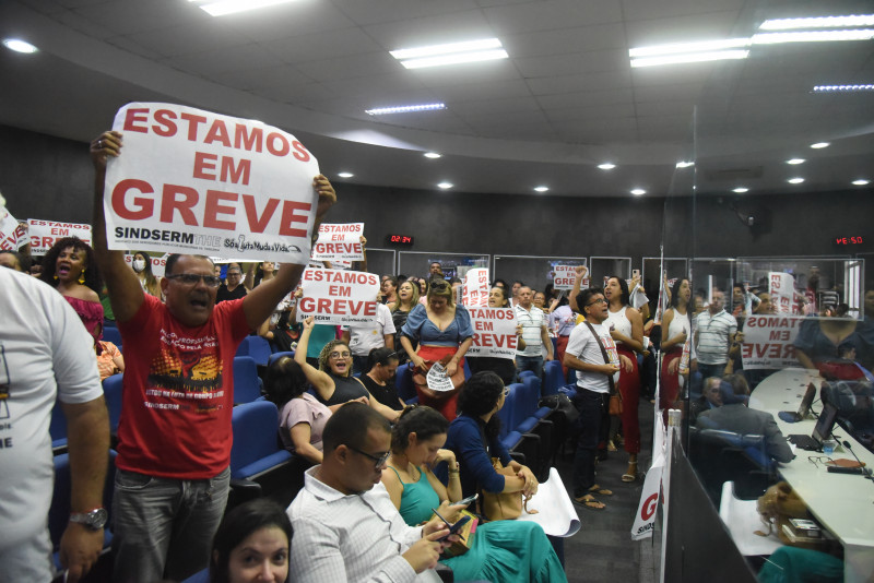 Prefeitura de Teresina veta reajuste de 20% para professores - (Assis Fernandes/ O DIA)
