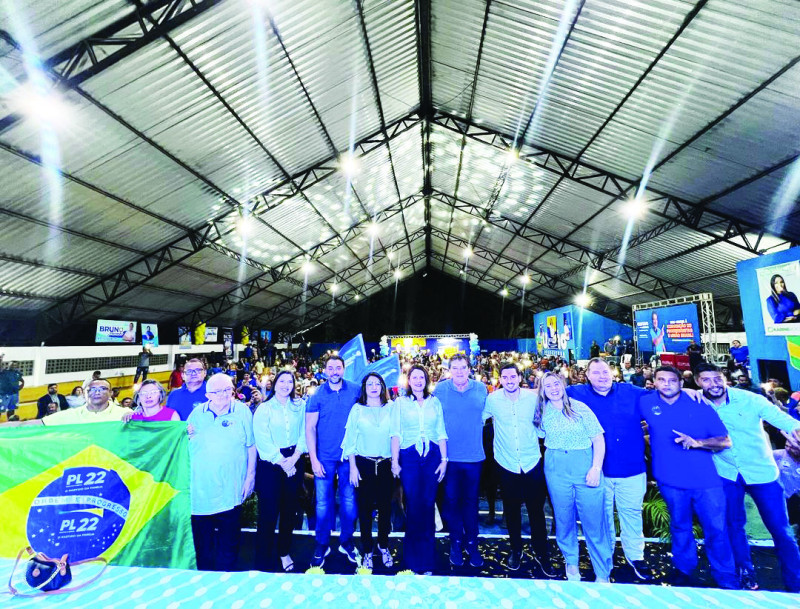 Registro da Convenção do Partido Progressistas de União, que homologou no dia 20 de julho, os nomes de Gustavo Conde Medeiros e Neerias Cavalvante  a pré-candidato a prefeito e pré- candidato a vice, diante de uma multidão.   - (Arquivo Pessoal)