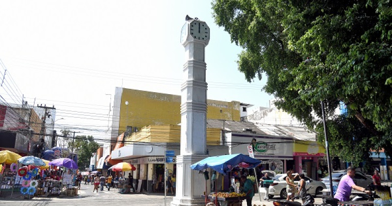 Após 14 anos, relógio da Praça Rio Branco passa por conserto - (Assis Fernandes/ODIA)