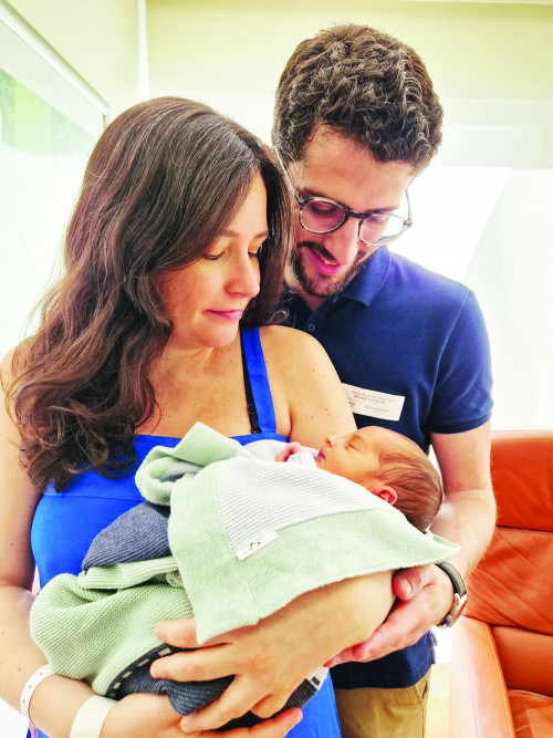 #Amor - Um click dos queridos Fernanda Balbuena & Ricardo Brandão Costa no dia que saíram da Maternidade com o filho Arthur, que nasceu no dia 19/6. Que lindo. Felicidades!!! - (Arquivo Pessoal)