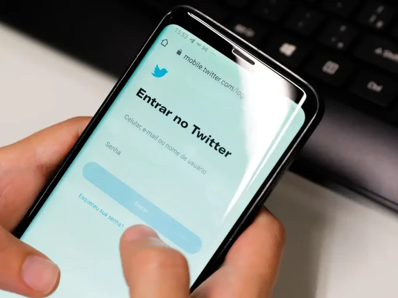 Após pagar multa milionária, X (Twitter) volta a funcionar no Brasil