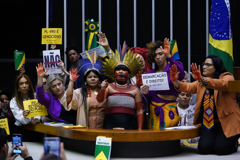 Três deputados piauienses votam contra Lula e aprovam marco que limita terras indígenas; veja o placar