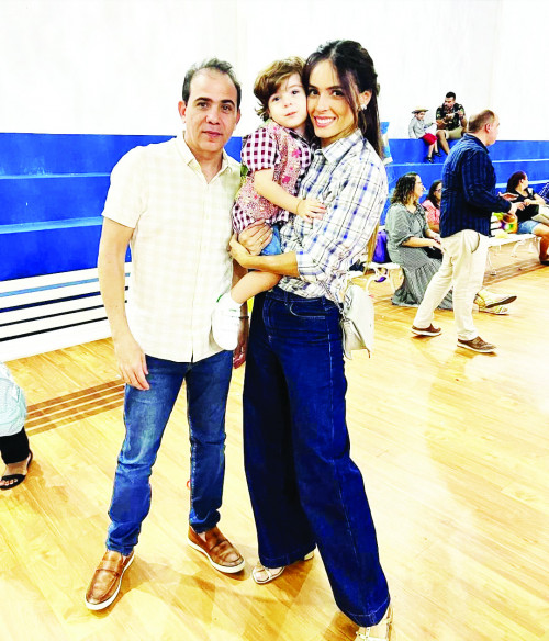 Family  Um click dos queridos Felipe Fonseca & Flávia Moura com o filho Felipe em Arraiá animado. Chics!!! - (Arquivo Pessoal)